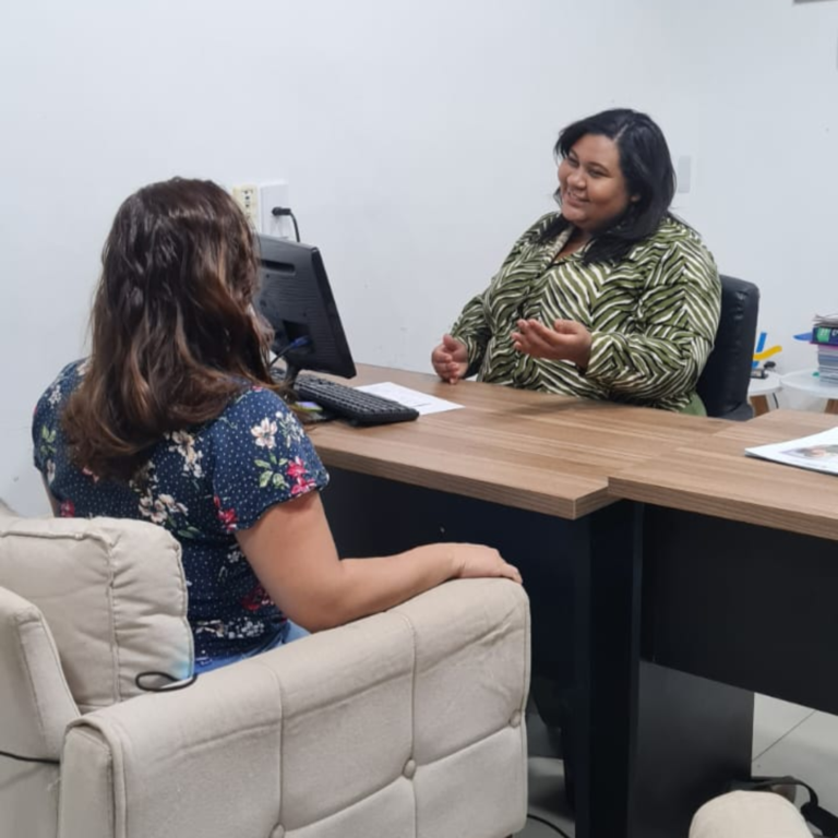 suzane-priscila-escritorio